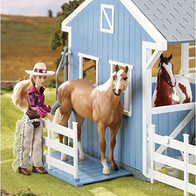 Breyer Classic Country Stable With Wash Stall